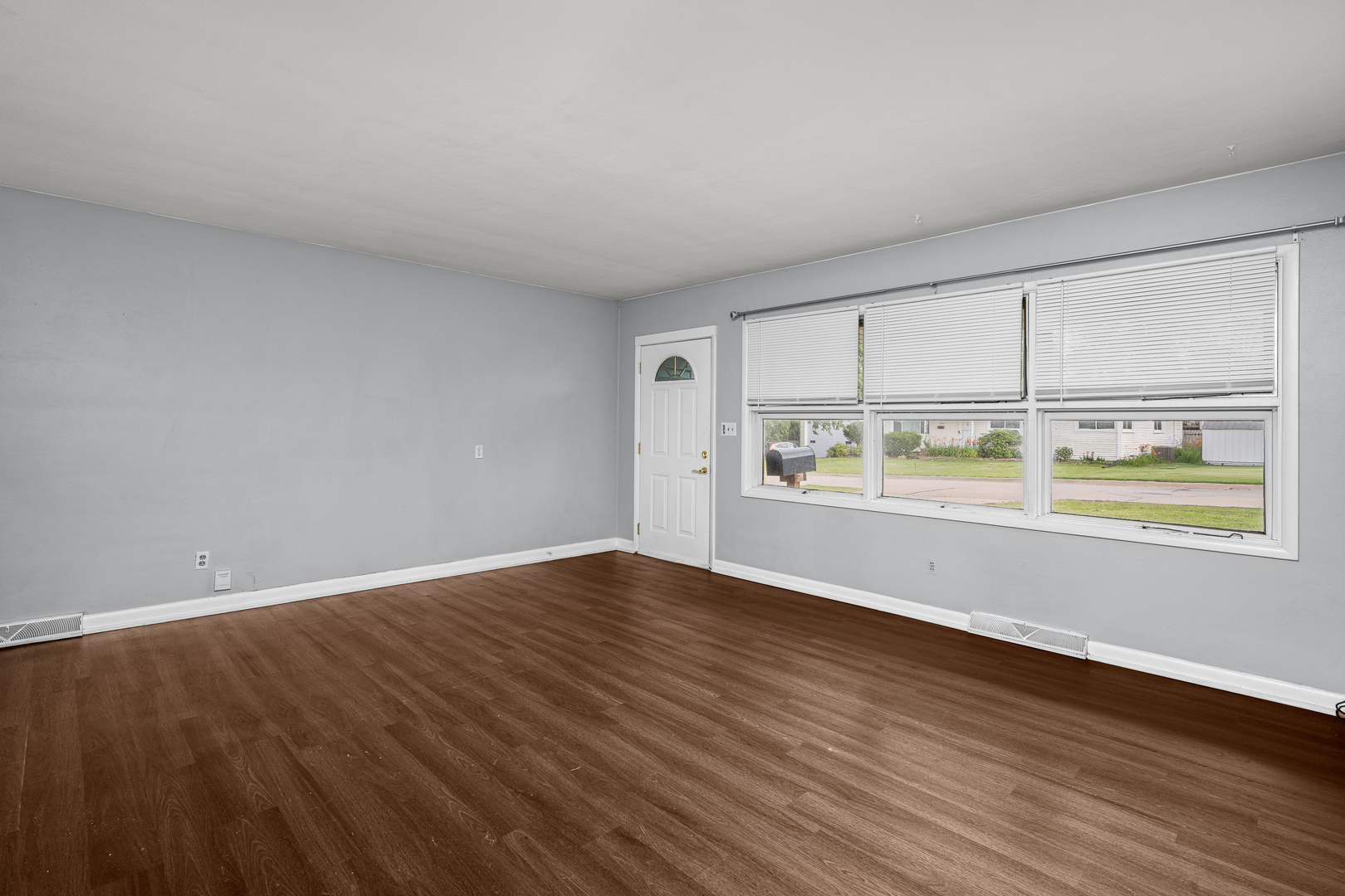1904 N Oak Street Property Photo 5
