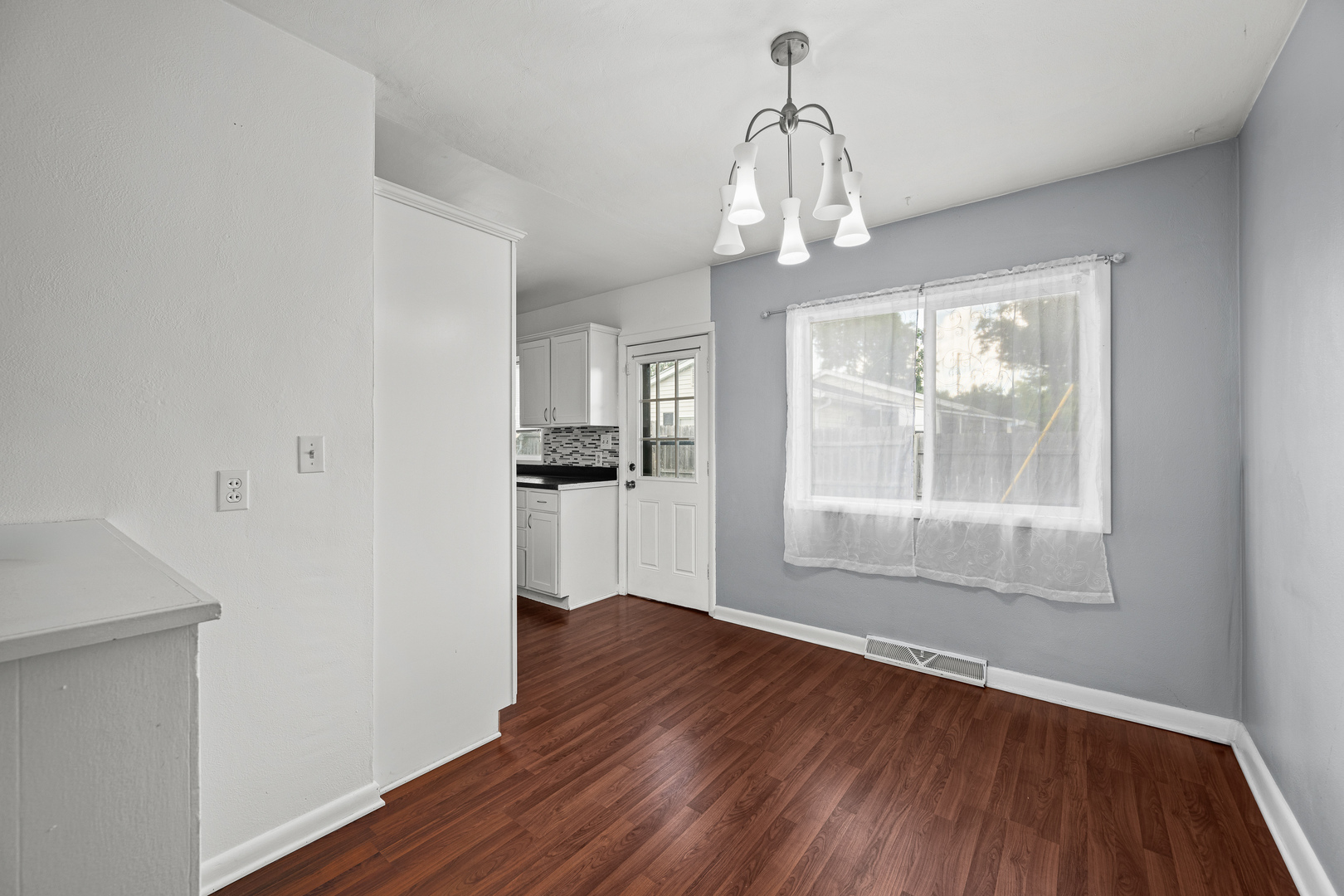 1904 N Oak Street Property Photo 8