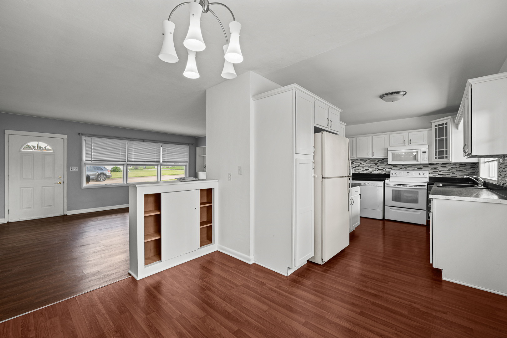 1904 N Oak Street Property Photo 9
