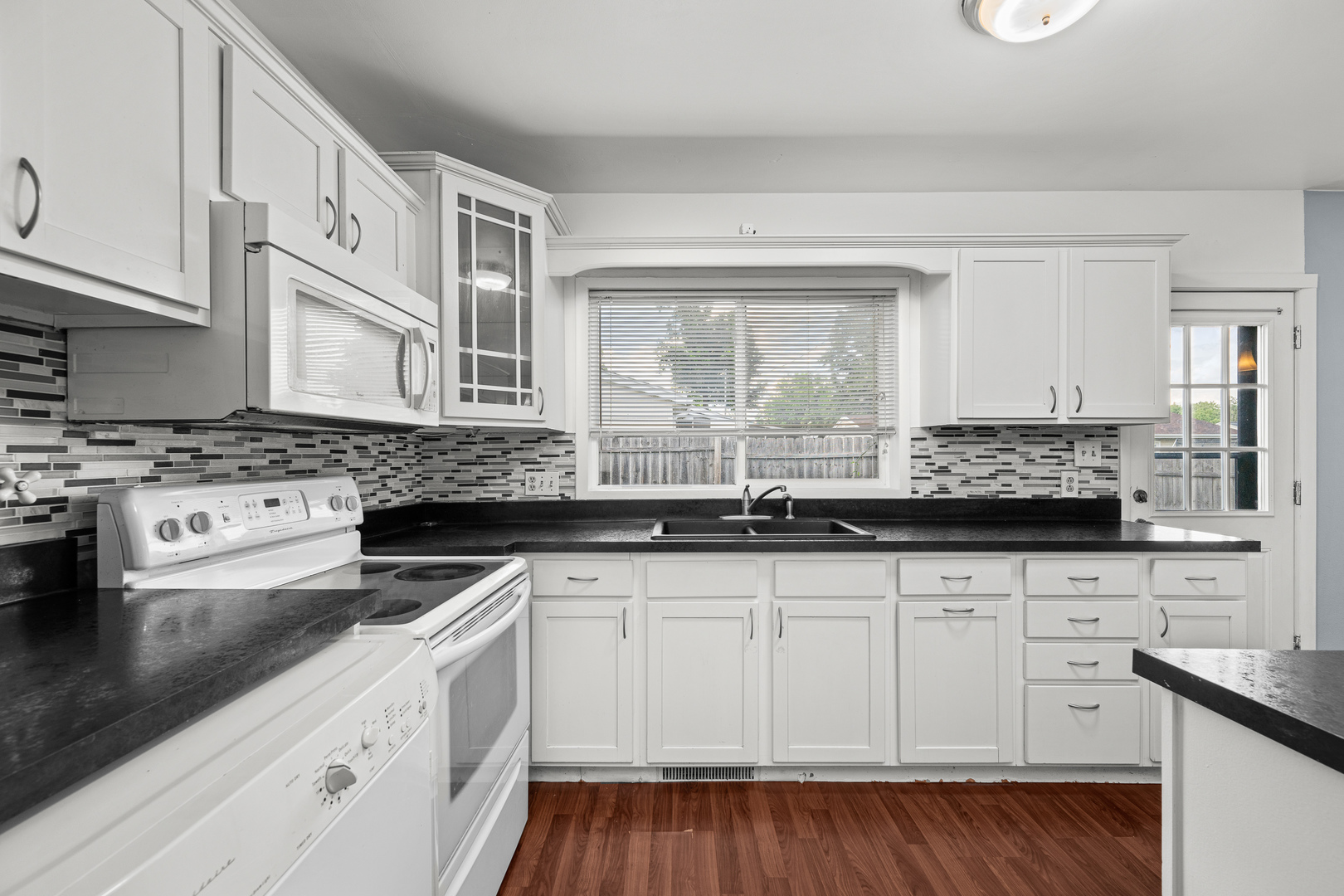 1904 N Oak Street Property Photo 12
