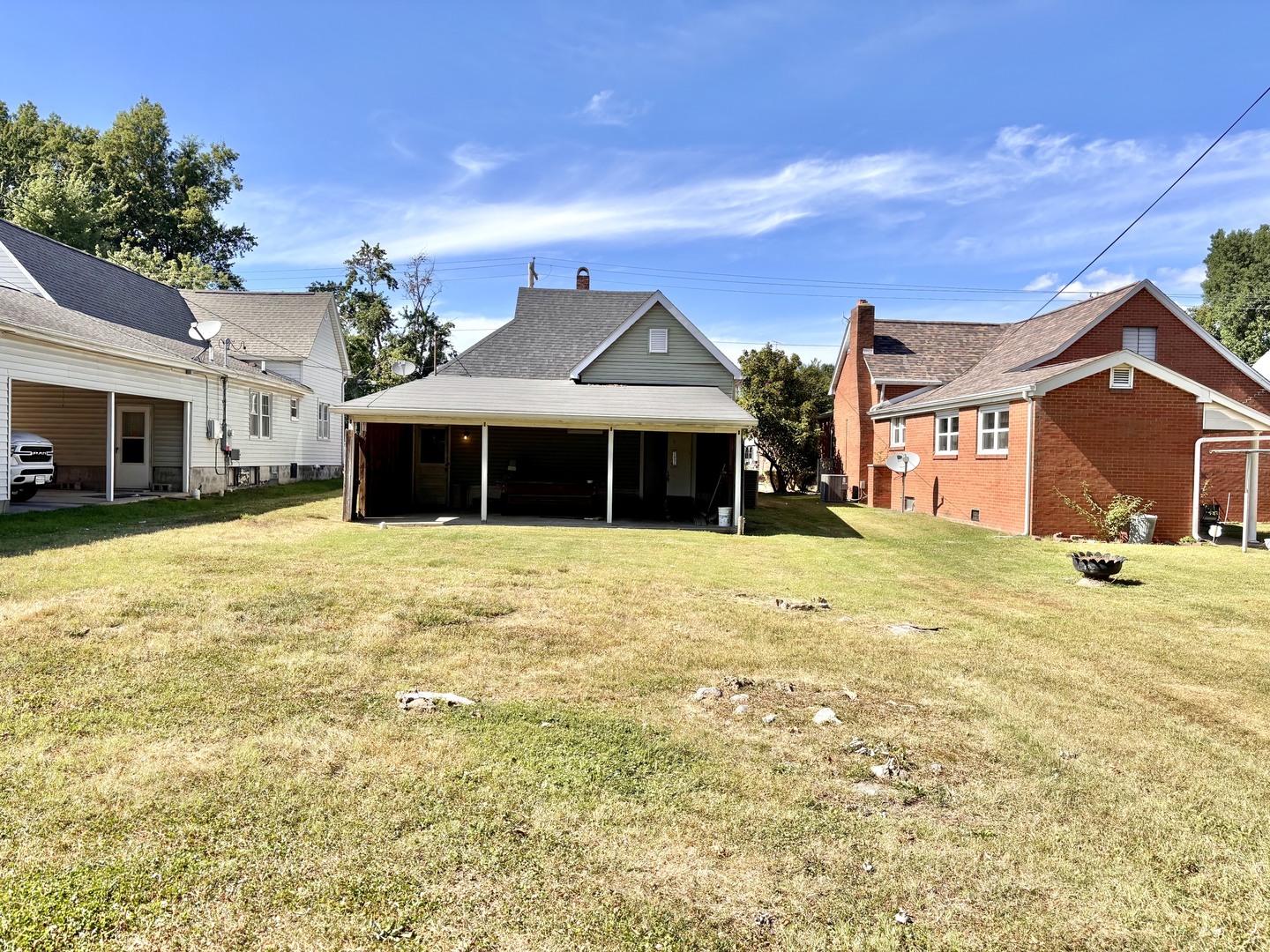 612 W Monroe Street Property Photo 3
