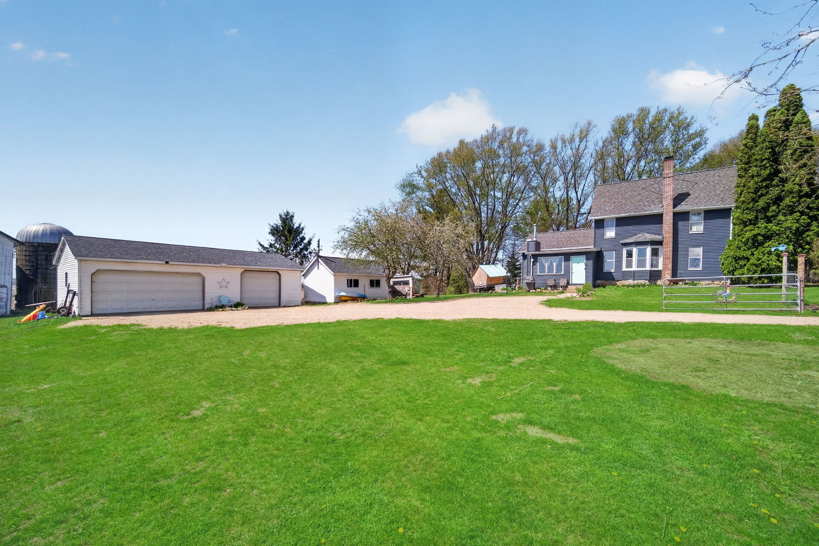 13730 Center Road Property Photo 3