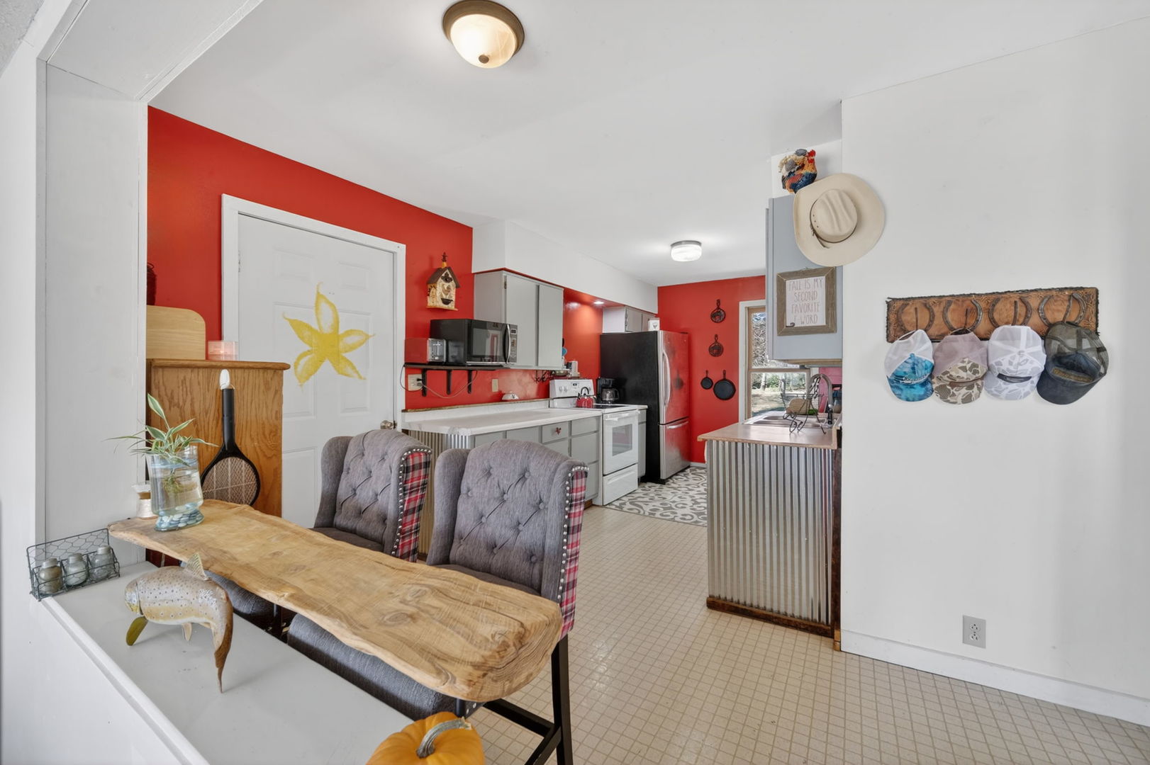 13730 Center Road Property Photo 7