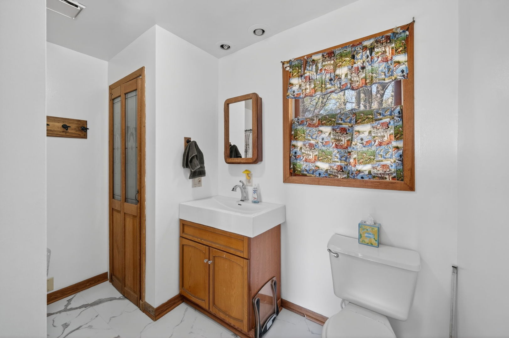 13730 Center Road Property Photo 18