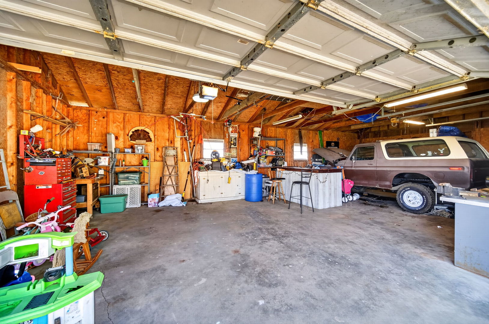 13730 Center Road Property Photo 25