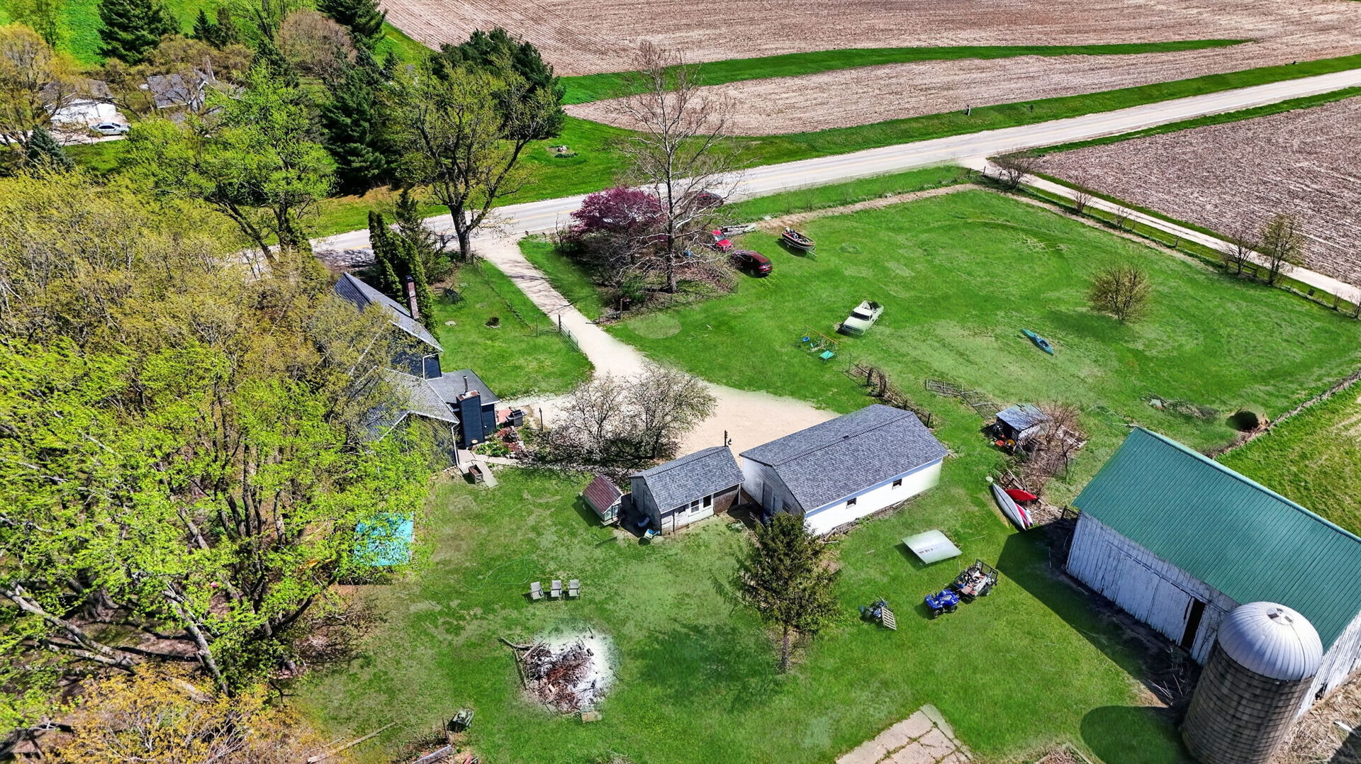 13730 Center Road Property Photo 32