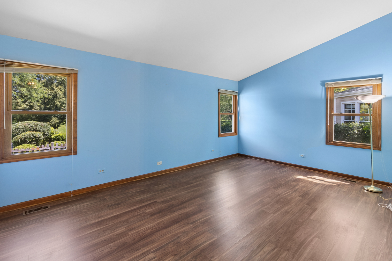 1108 E Oxford Lane Property Photo 10