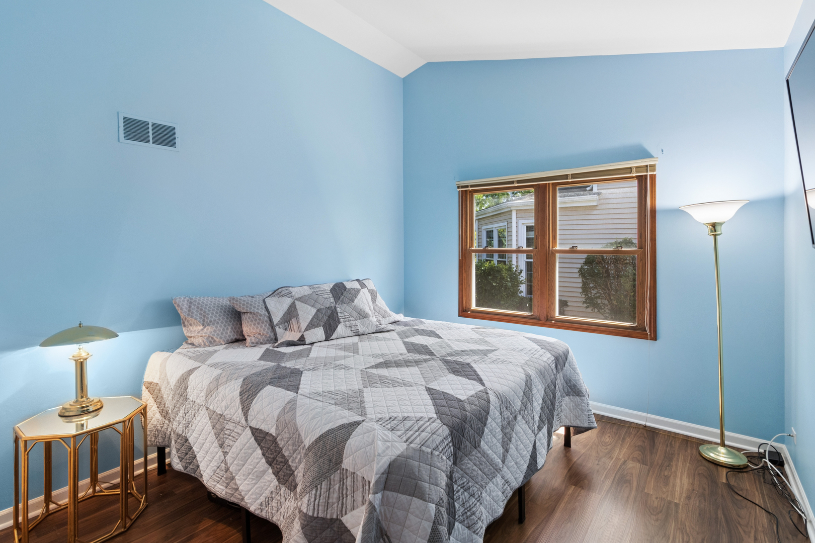 1108 E Oxford Lane Property Photo 11
