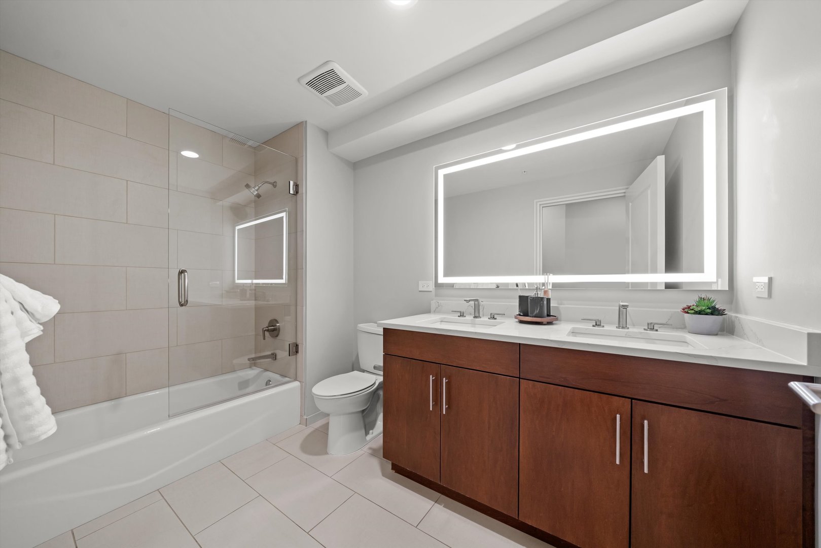 850 N Lake Shore Drive 707 Property Photo 14