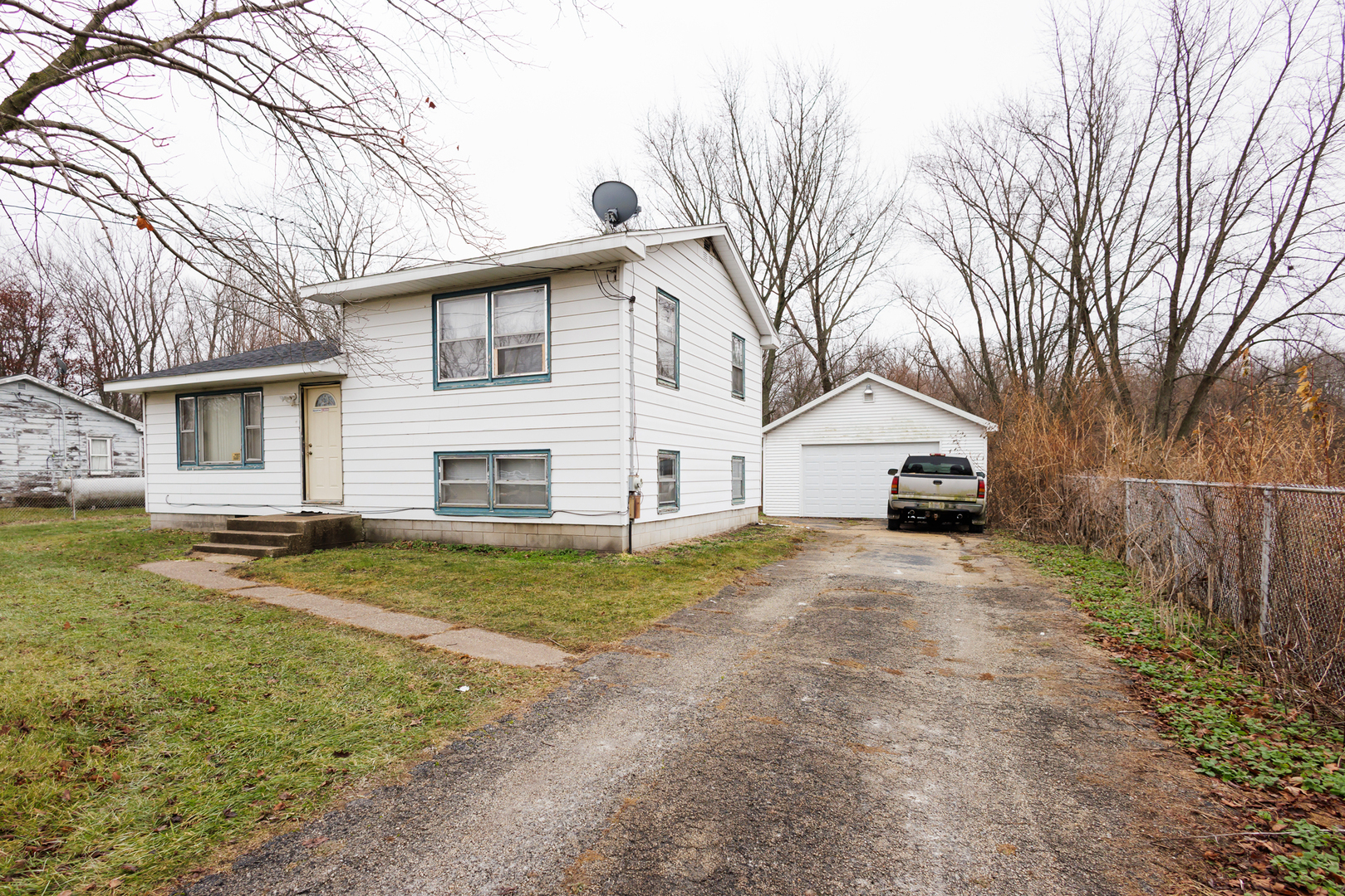12878 E 2310s Road Property Photo 3