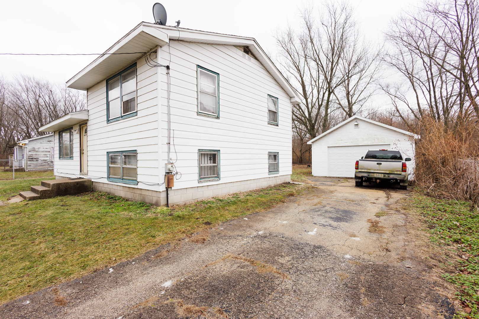 12878 E 2310s Road Property Photo 4