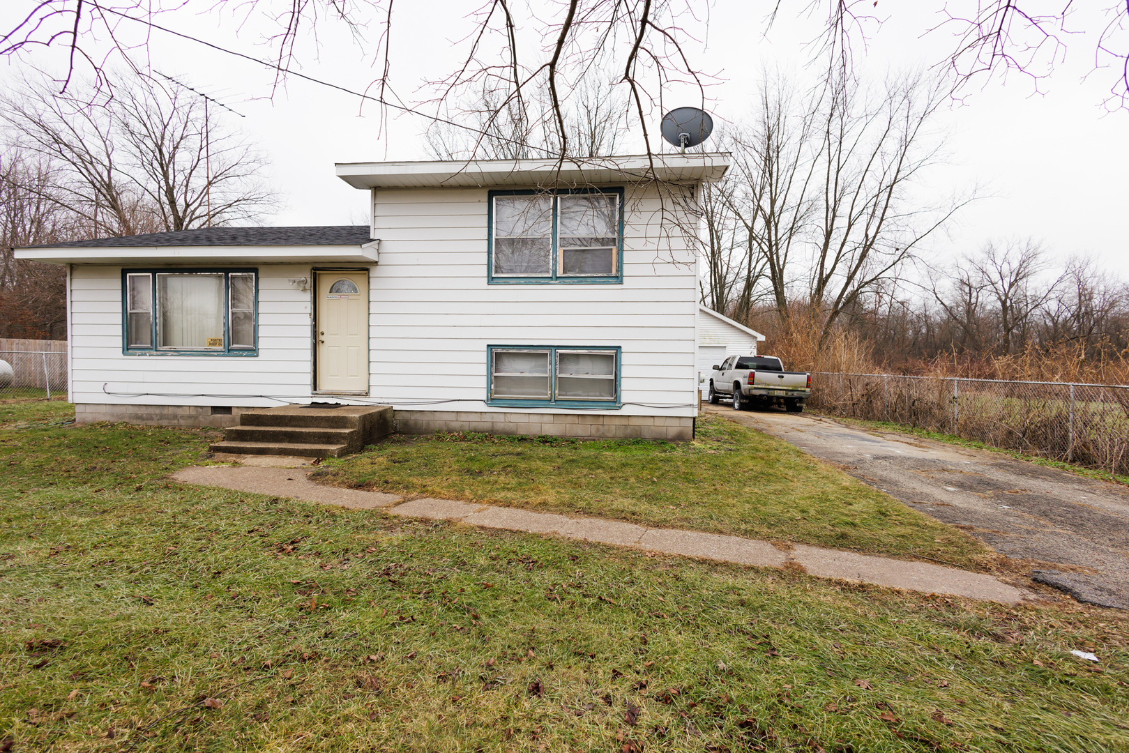 12878 E 2310s Road Property Photo 5