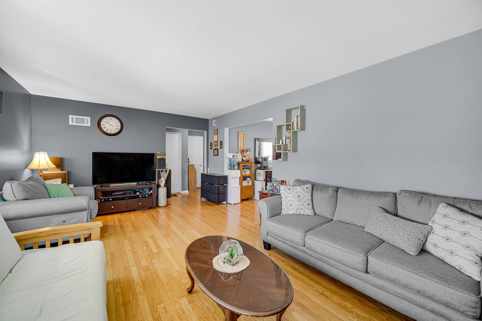 1551 Balmoral Avenue 1551 Property Photo 3