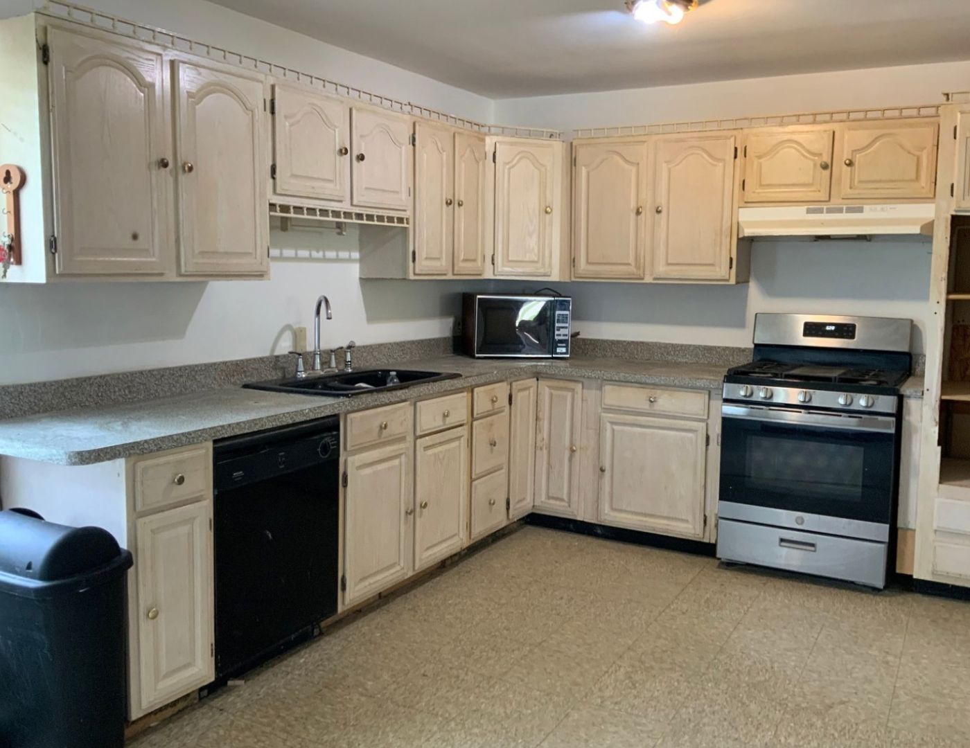 110 Zurich Road Property Photo 3