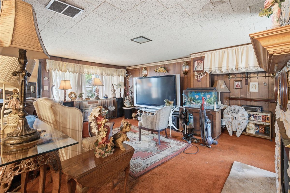 1556 Heidorn Avenue Property Photo 4