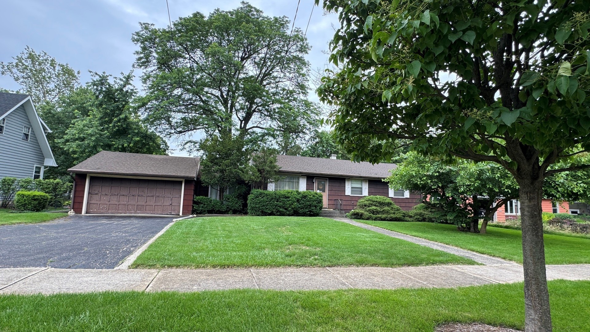 814 E Illinois Street Property Photo 1