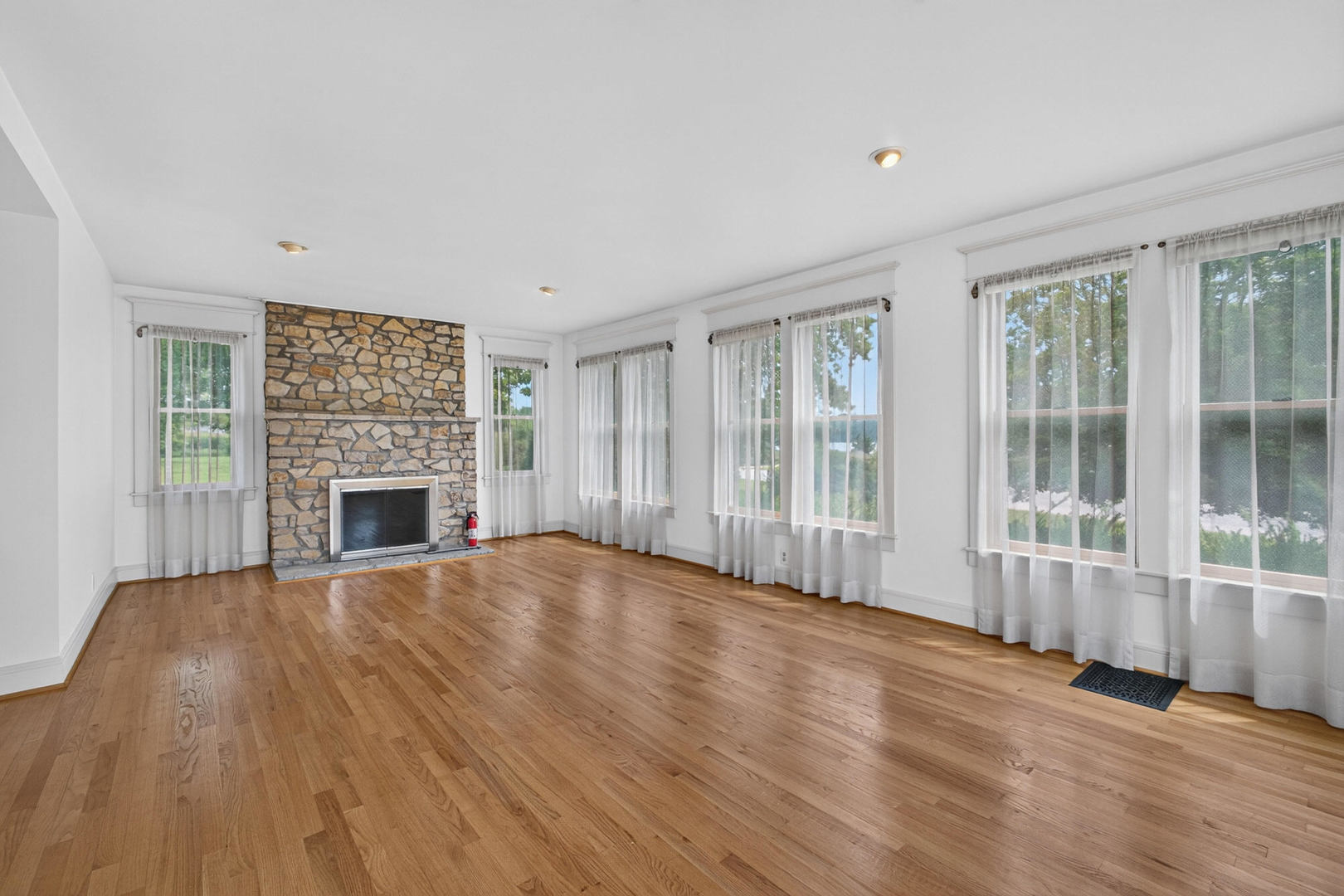 23580 Great River Road Property Photo 7