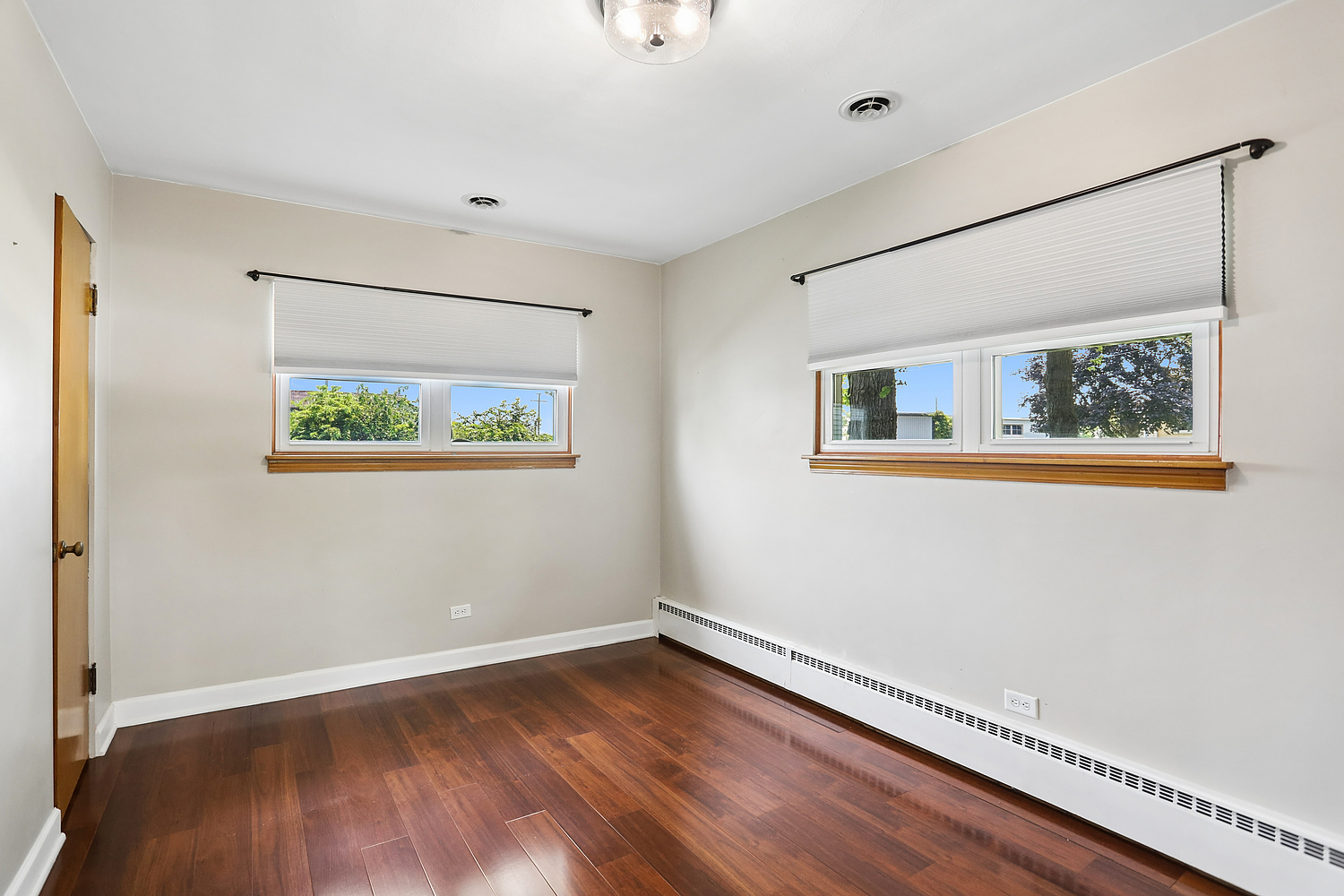 421 E South Street Property Photo 7