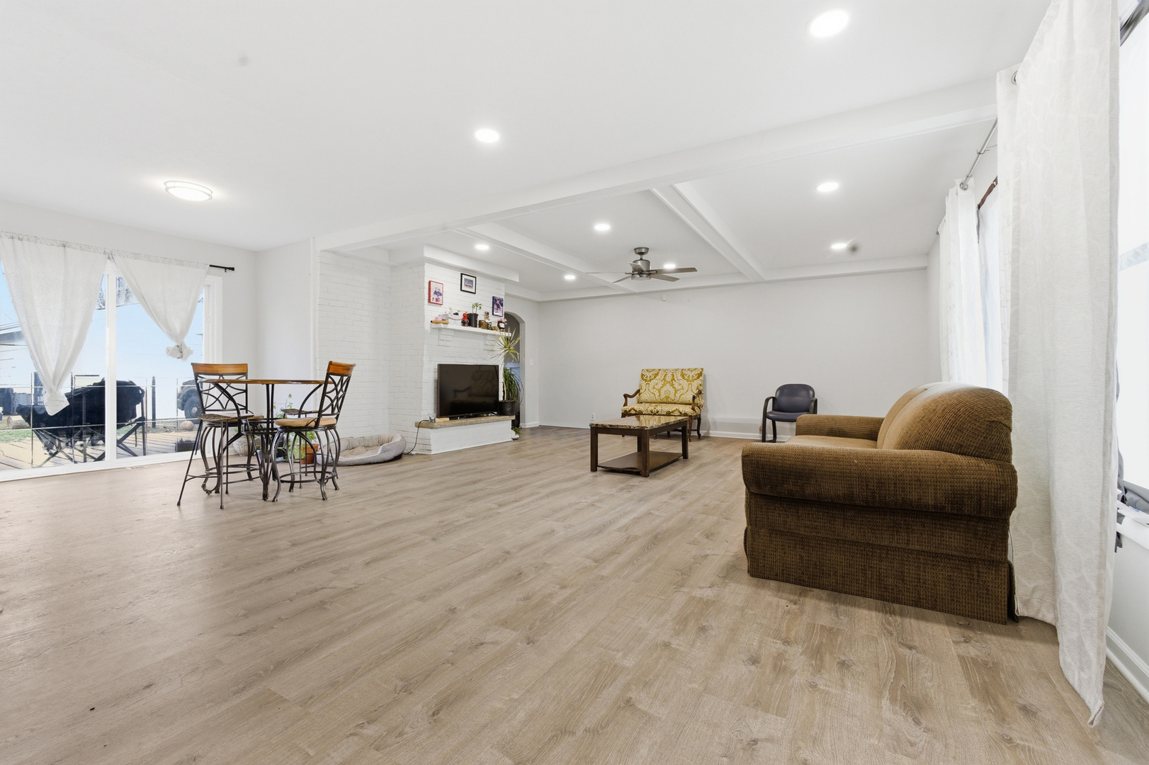 4720 Lincliff Drive Property Photo 3