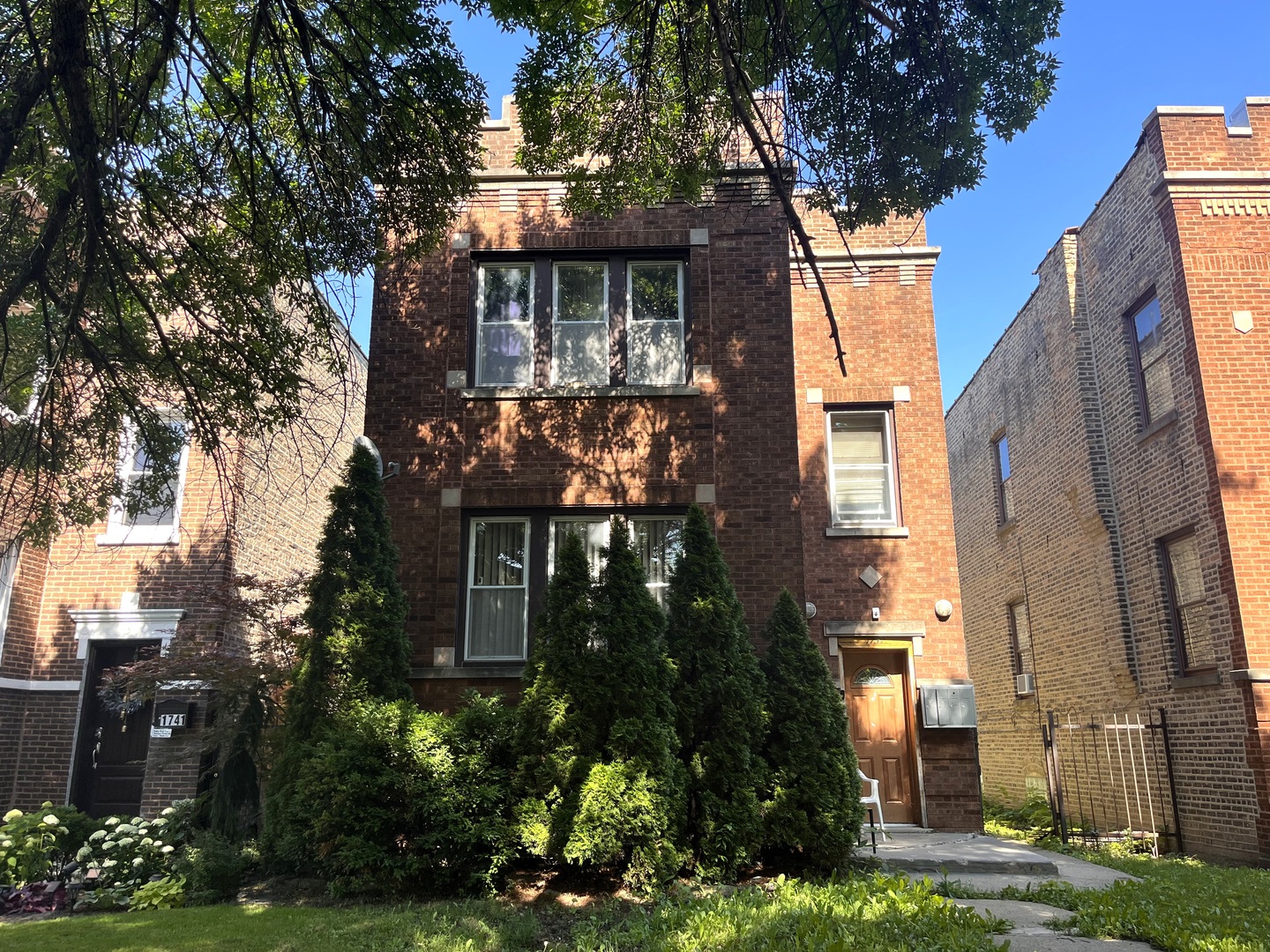 1737 N Austin Avenue Property Photo 1