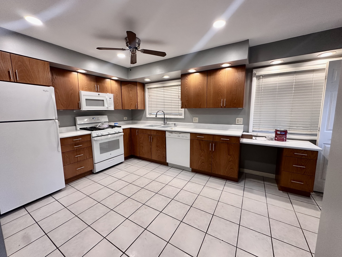 1702 W Oakton Street Property Photo 6