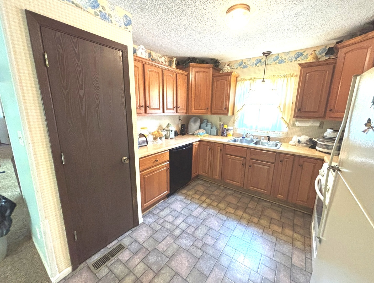 217 Woodland Drive Property Photo 9
