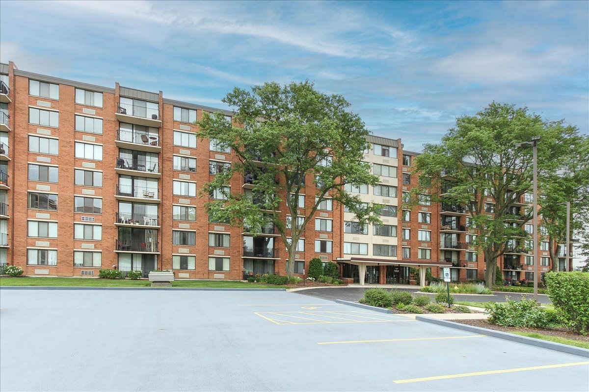 2000 Saint Regis Drive 6j Property Photo 1