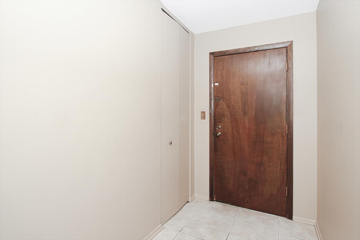 2000 Saint Regis Drive 6j Property Photo 2