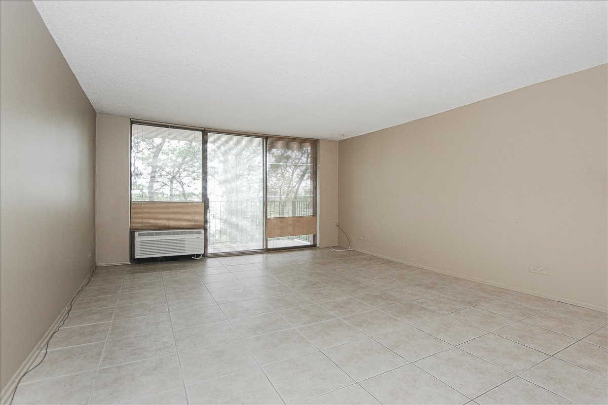 2000 Saint Regis Drive 6j Property Photo 3