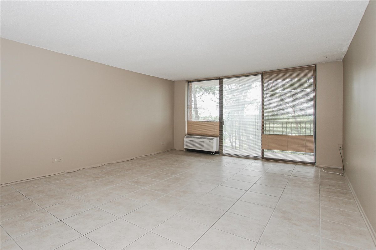 2000 Saint Regis Drive 6j Property Photo 4