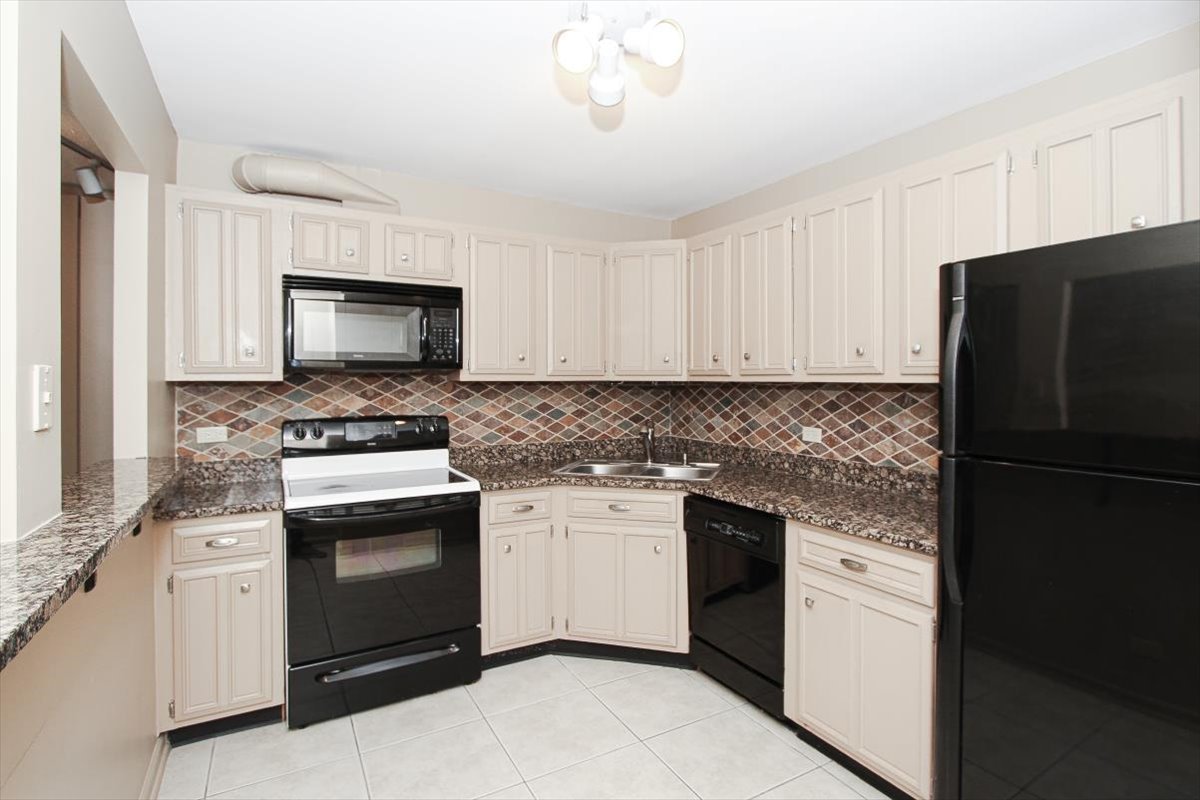 2000 Saint Regis Drive 6j Property Photo 7