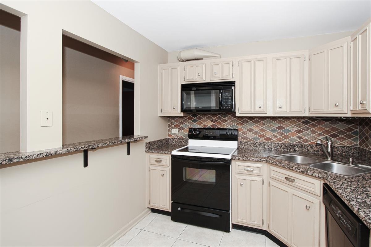 2000 Saint Regis Drive 6j Property Photo 8