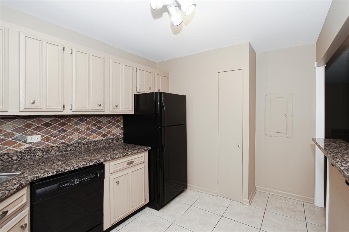 2000 Saint Regis Drive 6j Property Photo 9