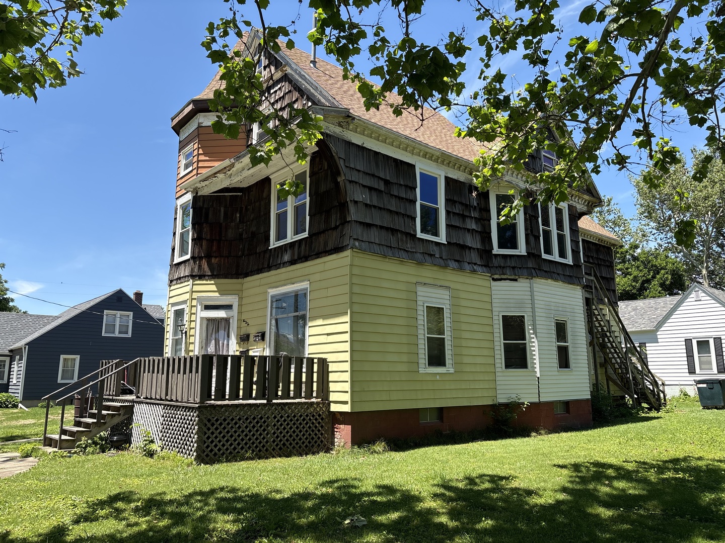 526 E 9th Street Property Photo 1