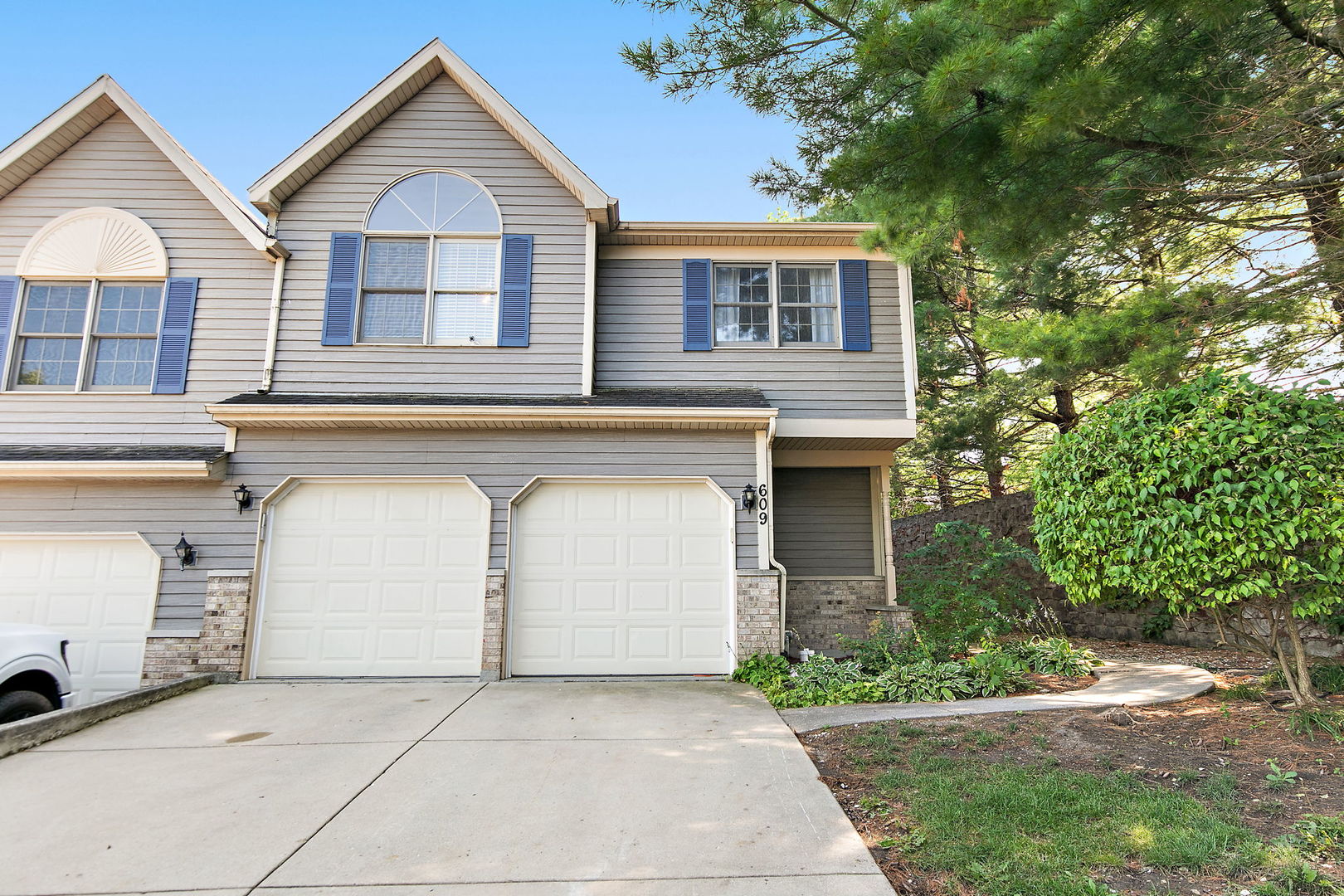 609 River Bluff Drive Property Photo 1