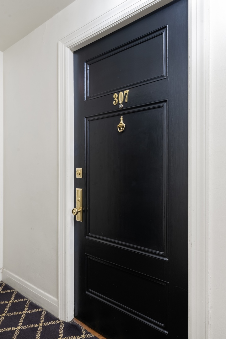 70 E Scott Street 307 Property Photo 4