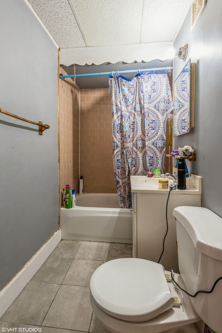 2417 S Saint Louis Avenue Property Photo 6