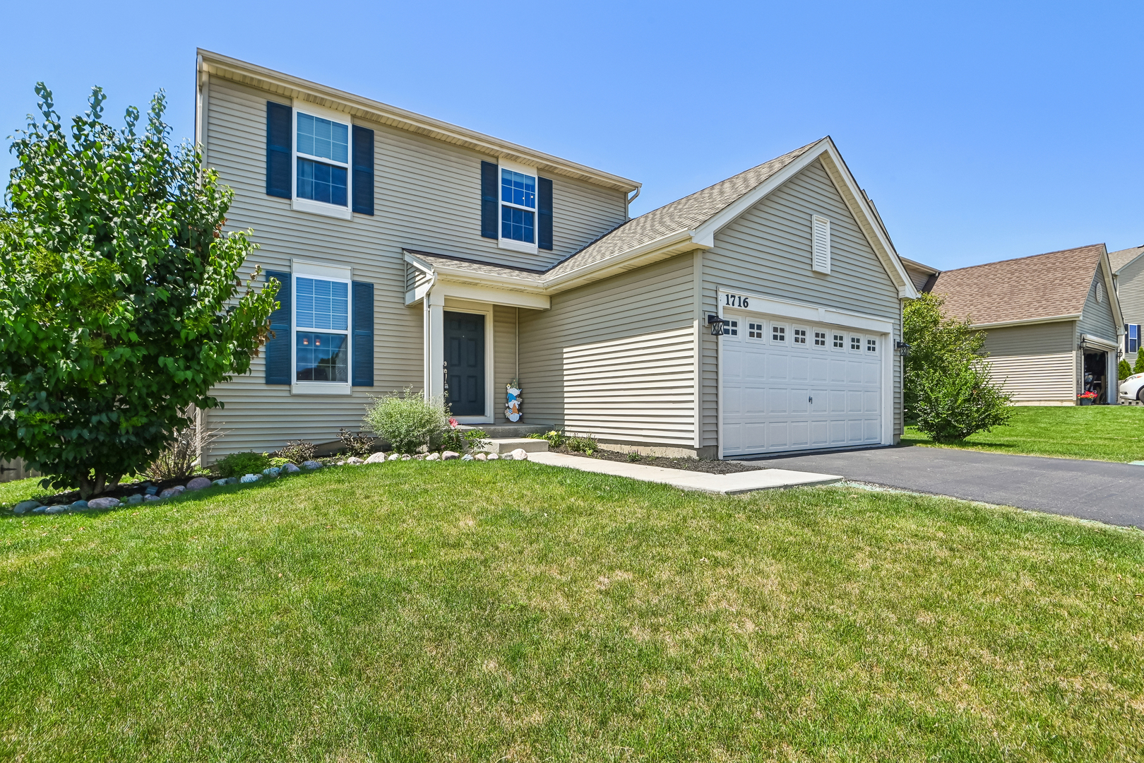 1716 Wentworth Drive Property Photo 1