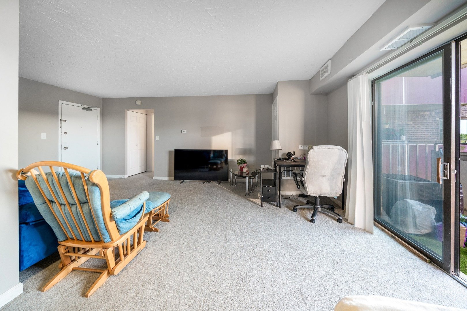 1460 Fairlane Drive 307 Property Photo 4