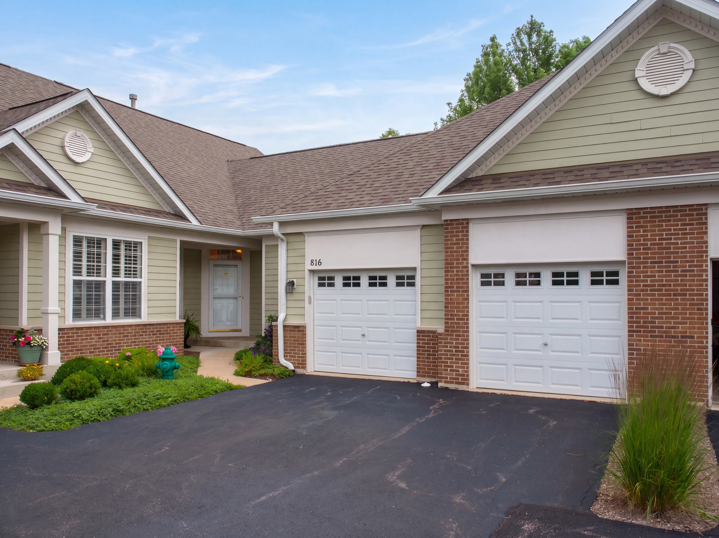 816 Cambridge Drive Property Photo 1