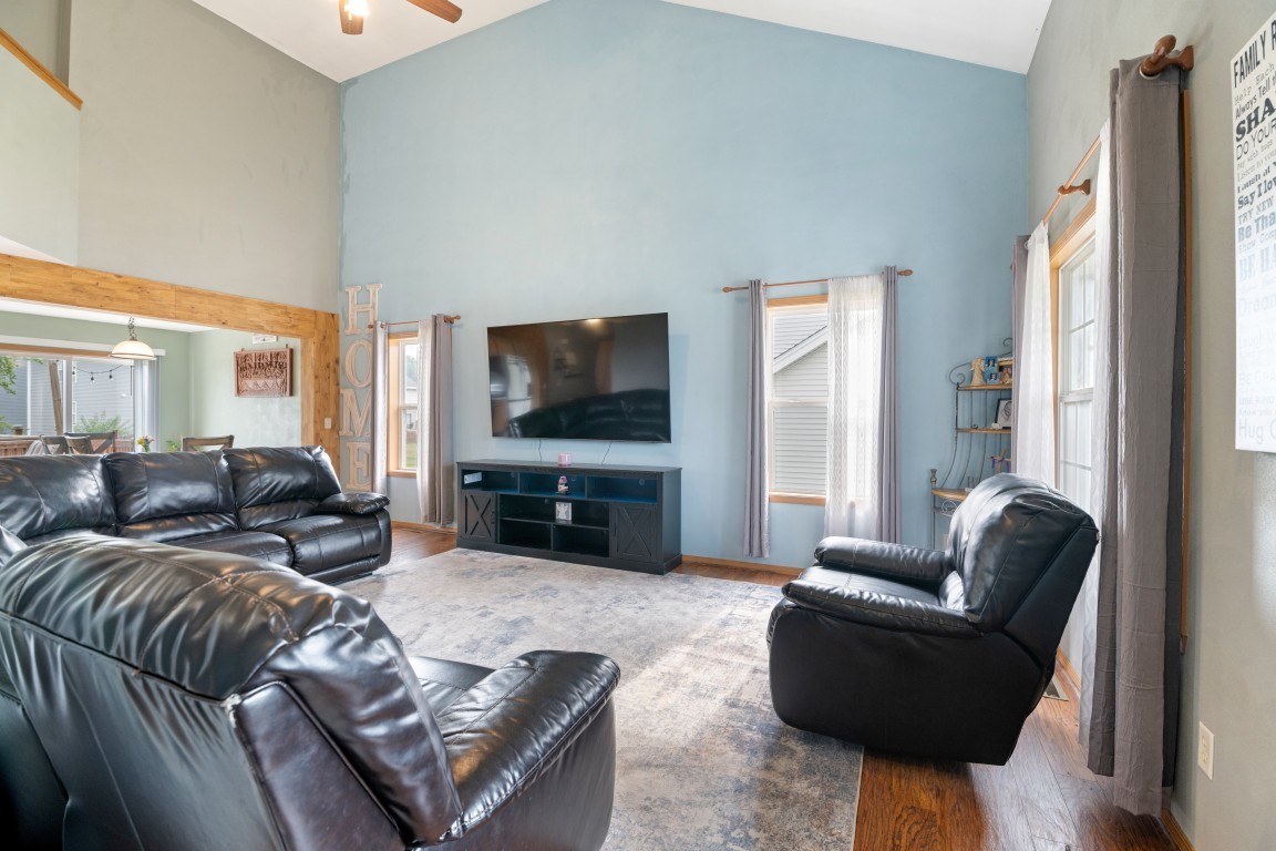 3833 Dunbury Lane Property Photo 6