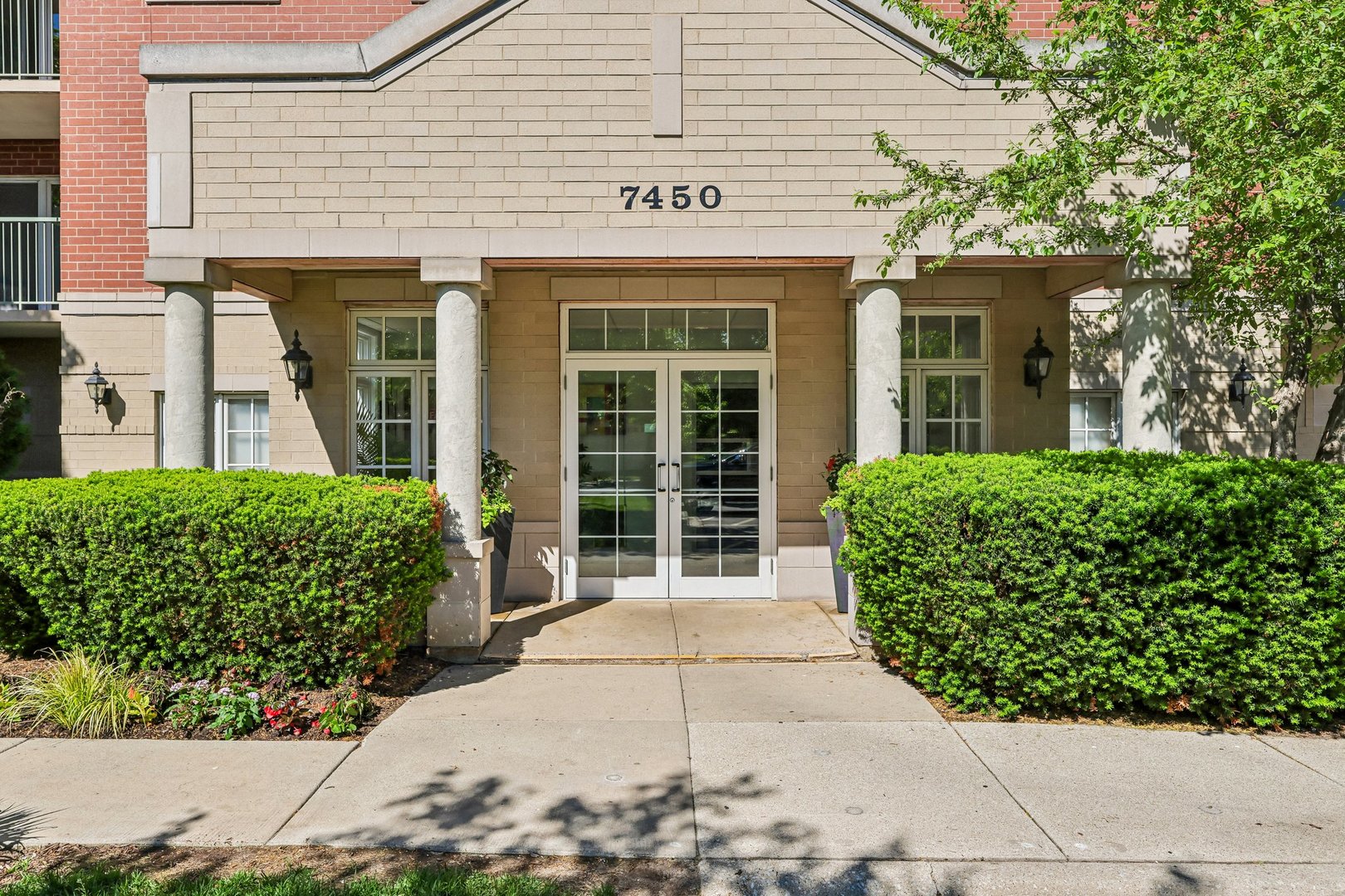 7450 N Lincoln Avenue 204