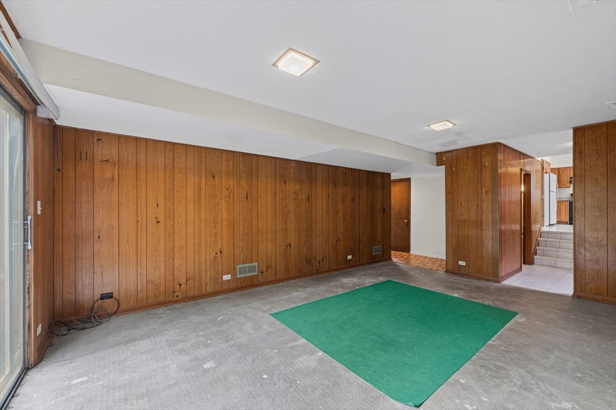 7927 Wilson Terrace Property Photo 10