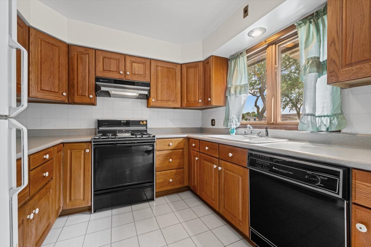 7927 Wilson Terrace Property Photo 12