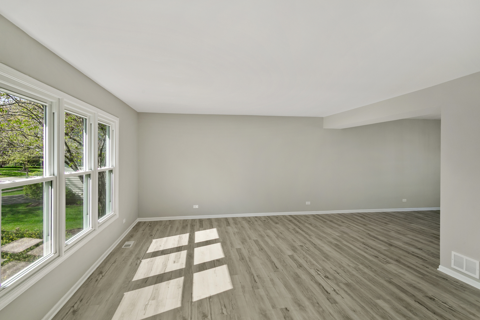 731 Roaring Brook Lane Property Photo 3