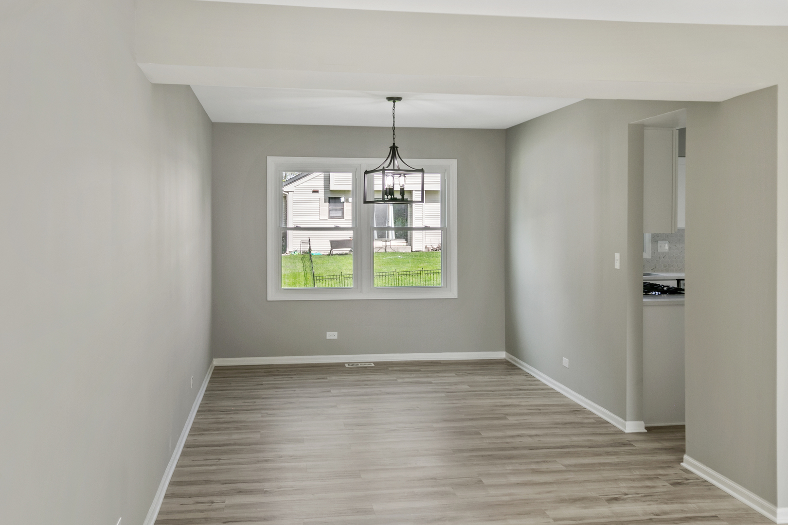 731 Roaring Brook Lane Property Photo 4