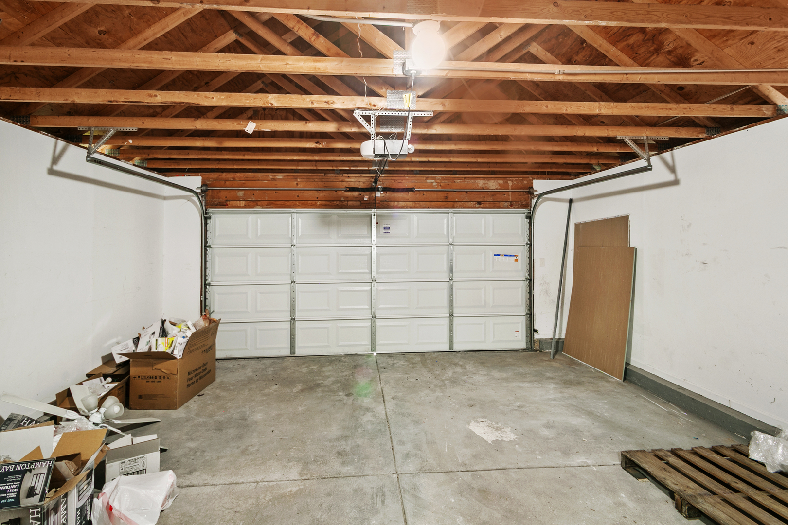 731 Roaring Brook Lane Property Photo 16