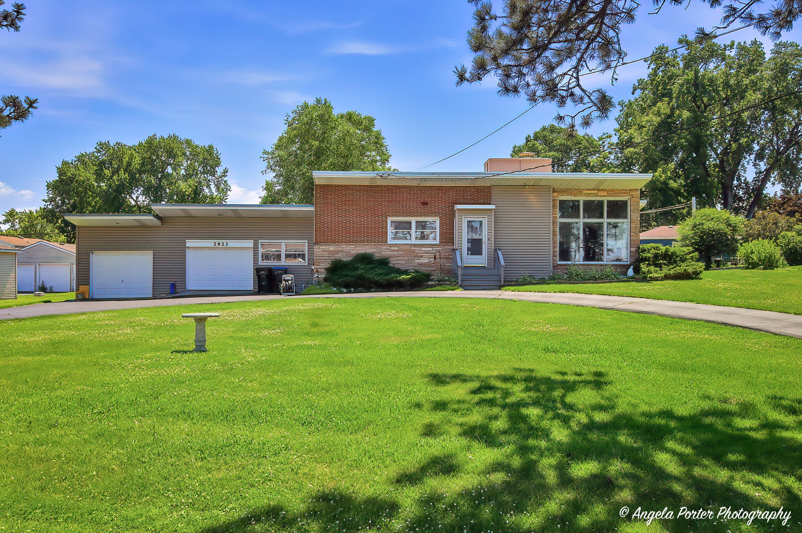 2923 Shorewood Drive Property Photo 1