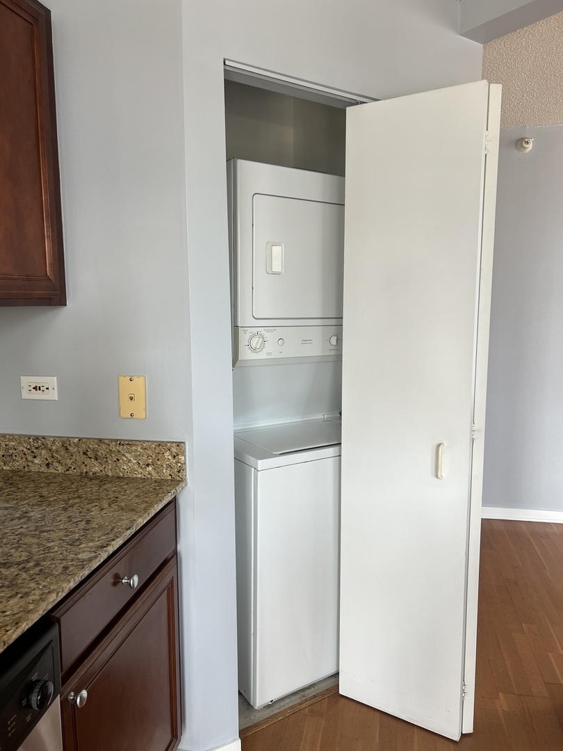 545 N Dearborn Street 3107 Property Photo 17