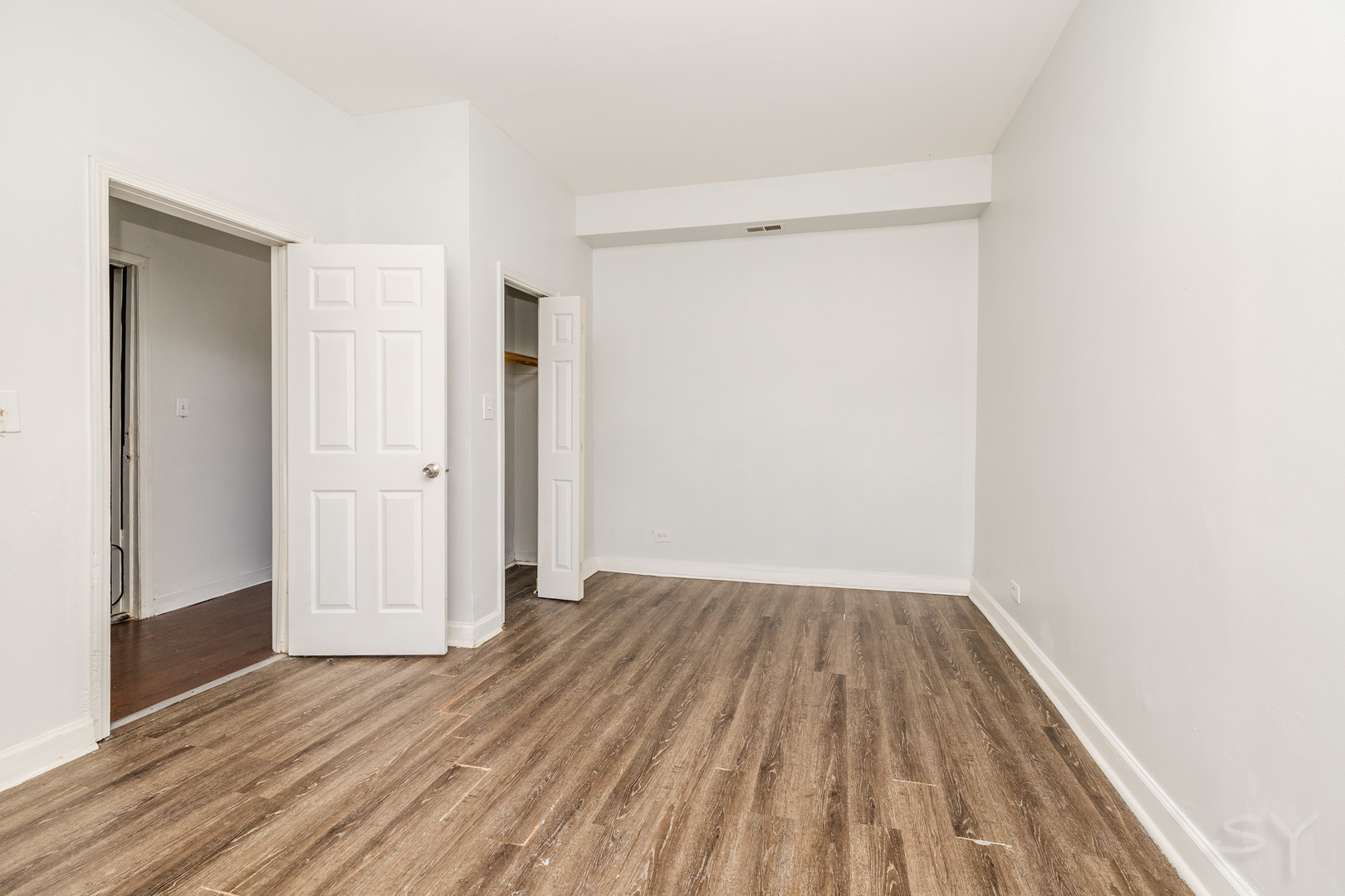1256 S Independence Boulevard Property Photo 10